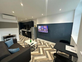 Peterborough City Centre Apartments - WIFI - City Centre Location - Contractor Friendly!